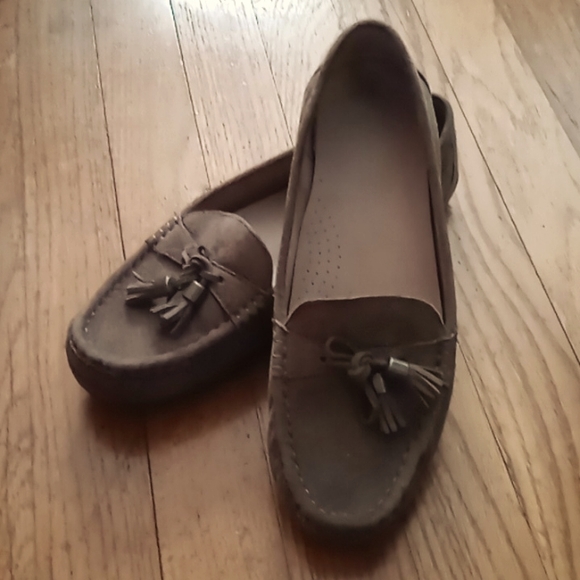 G.H. Bass Baylee suede loafers - Picture 1 of 3
